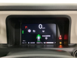 デジタル表示のスピードメーターとタコメーター、燃費やオドメーターなどの表示の他に、ホンダセンシング機能などの表示もできる多機能なマルチインフォメーション・ディスプレイです。