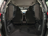 3列目シートを跳ね上げればラゲッジスペースを更に広く使えます。