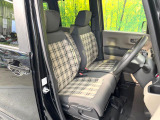 運転席シート廻りは使用感も少なく、良好な状態となっています。前オーナー様が丁寧に使っていたことがよくわかりますね。
