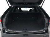トランクスペース。分割可倒式セカンドシートを使用すれば更に広大なスペースが実現します。