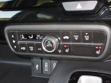 エアコンはオートエアコンでお好みの温度調整が出来、オールシーズン快適にドライブできます!フロントシートの座面に2段階調節のシートヒーターを内蔵。身体を直接温めることができます。