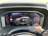 メーター内のカラーディスプレイには運転をサポートするさまざまな情報を表示します☆