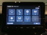 ドライブの必需品。見やすい・使いやすいHonda純正のメモリーナビを搭載。Bluetooth機能もついているのでお持ちのスマートフォンと連携させて、さらに便利に利用が可能です。