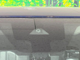 【エマージェンシーブレーキ】走行中に前方の車両等を認識し、衝突しそうな時は警報とブレーキで衝突回避と被害軽減をアシスト。より安全にドライブをお楽しみいただけます。
