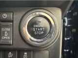 エンジンスタートボタンです。キーが車内にあれば、エンジンの始動・停止はブレーキを踏んでスイッチを押すだけ!キーを取り出す手間を省き、ワンプッシュでエンジンを操作するので簡単でスムーズです。
