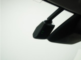 ◆ドライブレコーダー◆映像・音声などを記録する自動車用の装置です。 もしもの事故の際の記録はもちろん、旅行の際の思い出としてドライブの映像を楽しむことができます。