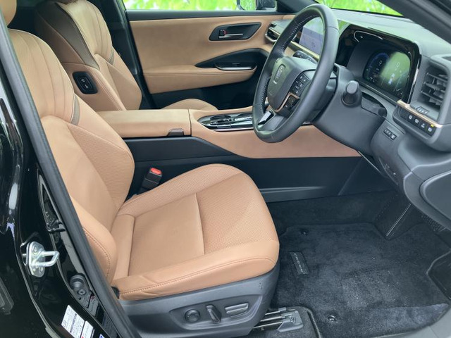 トヨタ クラウンスポーツ 2.5 Z E-Four 4WD の中古車詳細 (11,470km