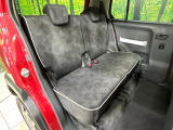 後部座席も気になるようなキズ・汚れやへたり等、大きなダメージはなく、良好な状態です。