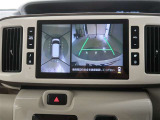 パノラミックビューモニター付きです。車両を上から見たような映像をディスプレイオーディオ画面に表示。運転席からの目視だけでは見にくい、車両周辺の状況をリアルタイムでしっかり確認できます。