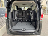 3列目シートを跳ね上げ収納していただくとさらに広々空間に!BBQやキャンプさらにゴルフバック!アクティブに動かれるお客様の強い味方です(*^^)vもちろんお仕事にも使用いただけますよ♪