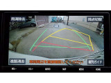 バックガイドモニターで、後方を確認しながら安心して駐車することができます。運転初心者も熟練者も必須の機能ですよ!
