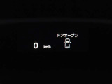 ヘッドアップディスプレイは視認性が非常に良く、運転時の視線を逸らさず様々な情報の確認が行えます。