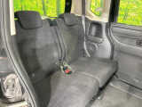 後部座席も気になるようなキズ・汚れやへたり等、大きなダメージはなく、良好な状態です。