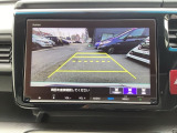 【リアカメラ】運転が苦手な方も車庫入れラクラクです!ギアをリバースに入れれば自動的にモニターが切り換わりますので、面倒な操作は不要です。狭い駐車場もお車を傷つけず安心です!