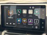 【ディスプレイオーディオ】お手持ちのスマートフォンとの連携で、ナビや音楽再生など各種アプリを使用可能。スマホに近い感覚でお使いいただけます♪