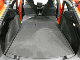 大きく開くラゲッジスペースです。左右独立でリアシートが倒れるので長尺の荷物も積むことが可能です。