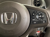 ハンドルにHondaセンシング系のクルーズコントロールやレーンキープアシストなどの操作スイッチが装備されています。ハンドルから手を離さず安全に操作できます。