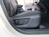 便利なパワーシートでラクラク♪ドライバーに合わせた最適なポジションで運転することが出来ます。