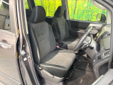 運転席シート廻りは使用感も少なく、良好な状態となっています。前オーナー様が丁寧に使っていたことがよくわかりますね。