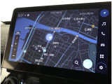 純正ナビを装備。タッチパネル式で使いやすく、お出かけもラクラクです。