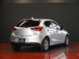 【MAZDA2】マツダのメーカー名を冠したコンパクトカーです。小さめの車体で運転しやすく、かつ5人乗りなので、家族が増えても安心です。「好きを探せる相棒」をコンセプトに誕生しました。外装は研磨をしております