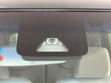 【スマートアシスト】走行中に前方の車両等を認識し、衝突しそうな時は警報とブレーキで衝突回避と被害軽減をアシスト。より安全にドライブをお楽しみいただけます。