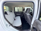【後部座席】後席も広々としていますので同乗者の方もリラックスしてお乗り頂けますよ(^▽^)/