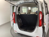 大口なテールゲートです。幅広、低い床面で大きな荷物の出し入れが簡単になります。
