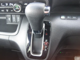 足元スッキリ!インパネシフトです。使い勝手も良いです!!