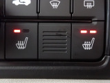 寒い冬でも暖かポカポカのシートヒーターが装備されています。