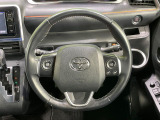 【純正革巻きステアリング】上質な革を使用することで、手にしっかり馴染みとても運転しやすいハンドルです♪