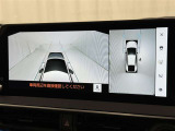 パノラミックビューモニターを装備。駐車場や交差点でクルマを真上から見るように周囲を確認できます。機能の詳細は販売店スタッフまでおたずねください。