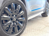 ●純正18インチアルミホイール:輸入車ならではの卓越した走りを支えるホイールと足回りです!日本車の走りに慣れている方にもぜひ体感して頂きたいほど、高いレベルでまとまっています!