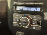 オートエアコン付きなので一度、気温を設定すれば自動的に過ごし易い温度に調整してくれますよ。 車内をいつでも快適空間にしてくれます。