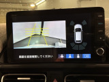 リバースギアに入れるだけで後方の表示へ切り替わります。夜間や雨の日の駐車も楽になりますよ。