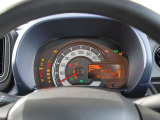 大きな文字で見やすいメーター、燃費状況もひと目で分かります。Large easy-to-read meter, check fuel efficiency at a glance.