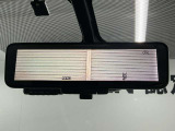 【インテリジェントルームミラー】後部座席の人や荷物で視界が遮られてもカメラの映像でいつでもクリアな後方視界が確保できます。