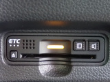 ■【ETC車載器】が装備されています。セットアップをしてお渡しとなり、ETCカードを差し込むだけで高速道路の利用が可能です。