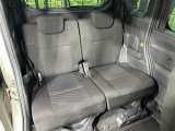 後部座席も気になるようなキズ・汚れやへたり等、大きなダメージはなく、良好な状態です。