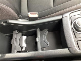 センターコンソールは、ドリンクホルダーも兼ねています。