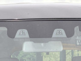 【スズキ セーフティサポート】走行中に前方の車両等を認識し、衝突しそうな時は警報とブレーキで衝突回避と被害軽減をアシスト。より安全にドライブをお楽しみいただけます。