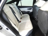 後部座席も当然、綺麗・清潔に仕上げております。内装の綺麗なお車は気持ちが良いですね。