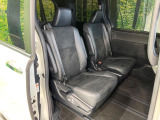 後部座席も気になるようなキズ・汚れやへたり等、大きなダメージはなく、良好な状態です。