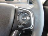 ハンドル右側にはクルーズコントロールのスイッチが装備され運転中の操作も安心して行えます!