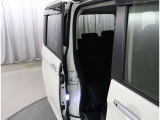 両側パワースライドドア付きだから、狭い駐車スペースなどでの 乗り降りラクラク!小さなお子さまのいるご家庭には嬉しい装備。