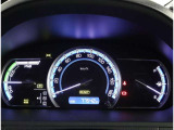 とっても見やすいメーターです。夜間時はラグジュアリーな気分にさせてくれる照明が魅力ですので、夜のドライブも楽しみになりますよ♪