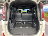 後席を格納すると、これだけの広さが!シーンに合わせたシートアレンジで、大きな荷物も積むことが出来ます♪