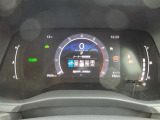 とっても見やすいメーターです。夜間時はラグジュアリーな気分にさせてくれる照明が魅力ですので、夜のドライブも楽しみになりますよ♪