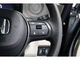 Hondaセンシングの機能のひとつ、アダプティブクルーズコントロール付!アクセルから足を離しても設定したスピードと前車との車間を保ち走行してくれます!車線維持もアシスト☆高速道路で疲労軽減ですね☆