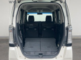 普段のお買い物や通勤、送迎等に十分な荷室スペースを確保しております。セカンドシートを倒すと、大きな荷物の積載も可能です♪